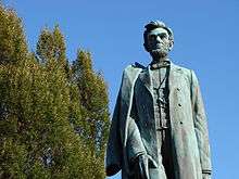The Abraham Lincoln statue on a sunny, clear day