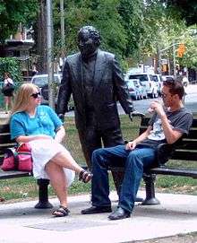 Statue of Al Waxman in Bellevue Square Park