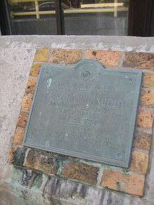 This tablet marks the site where Abraham Lincoln delivered his famous "Lost Speech," May 29, 1856.  Placed by Leticia Green Stevenson Chapter, Daughters of the American Revolution, May 29, 1918.