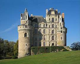 Façade est du château de Brissac-Quincé. Département de Maine-et-Loire, France.