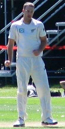 Daniel Vettori, New Zealand cricketer, fielding during a 2009 Test match.