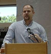 A picture of Danny Wuerffel giving a speech.