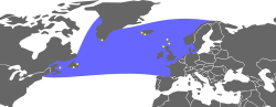 A map showing the range of the great auk, with the coasts of North America and Europe forming two boundaries, a line stretching from New England to northern Portugal the southern boundary, and the northern boundary wrapping around the southern shore of Greenland.