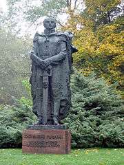 Photo of Pulaski Statue at the Kazimierz Pułaski Museum in Poland