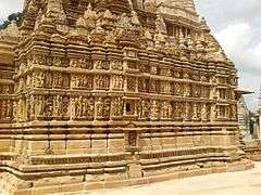 Parsvanatha Temple side 1 Khajuraho.jpg
