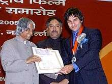 Saif Ali Khan receiving award from A. P. J. Abdul Kalam
