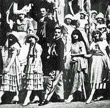 theatrical photograph of chorus and principals for an early 20th century show