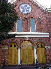 The red brick front facade of the synagogue