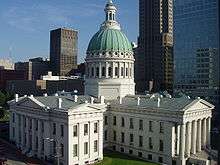 Contemporary photograph of the Old Courthouse in St. Louis showing its dome and expansion wings
