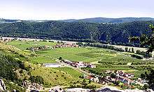 the town of Dürenstein lies in the floodplain of the Danube river. The river passes through the valley, between two sets of mountains on each side. The Russians emerged from the feldspar cliffs and defiles of the mountains, to attack the French column arrayed in the vineyards.